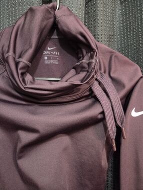 Nike Dri-FIT Maroon Hooded Performance Top Size Small.